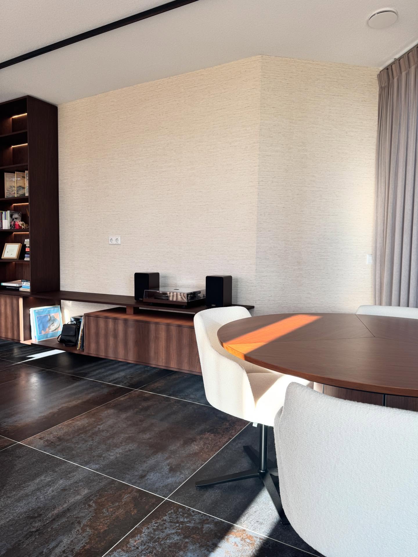 Appartement Leiden – notenhouten maatwerk, interieurontwerp Studio A (3)